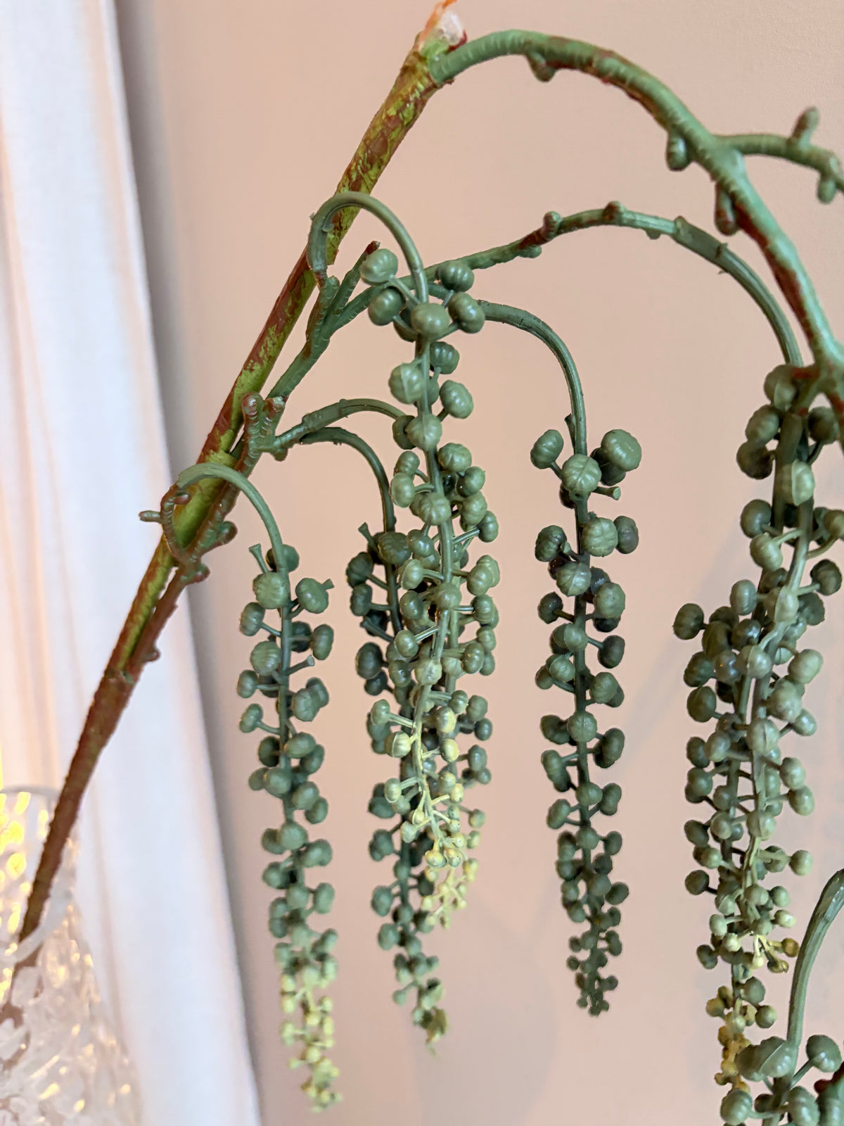 Konstgjord mörkgrön amaranthus-kvist, närbild 3