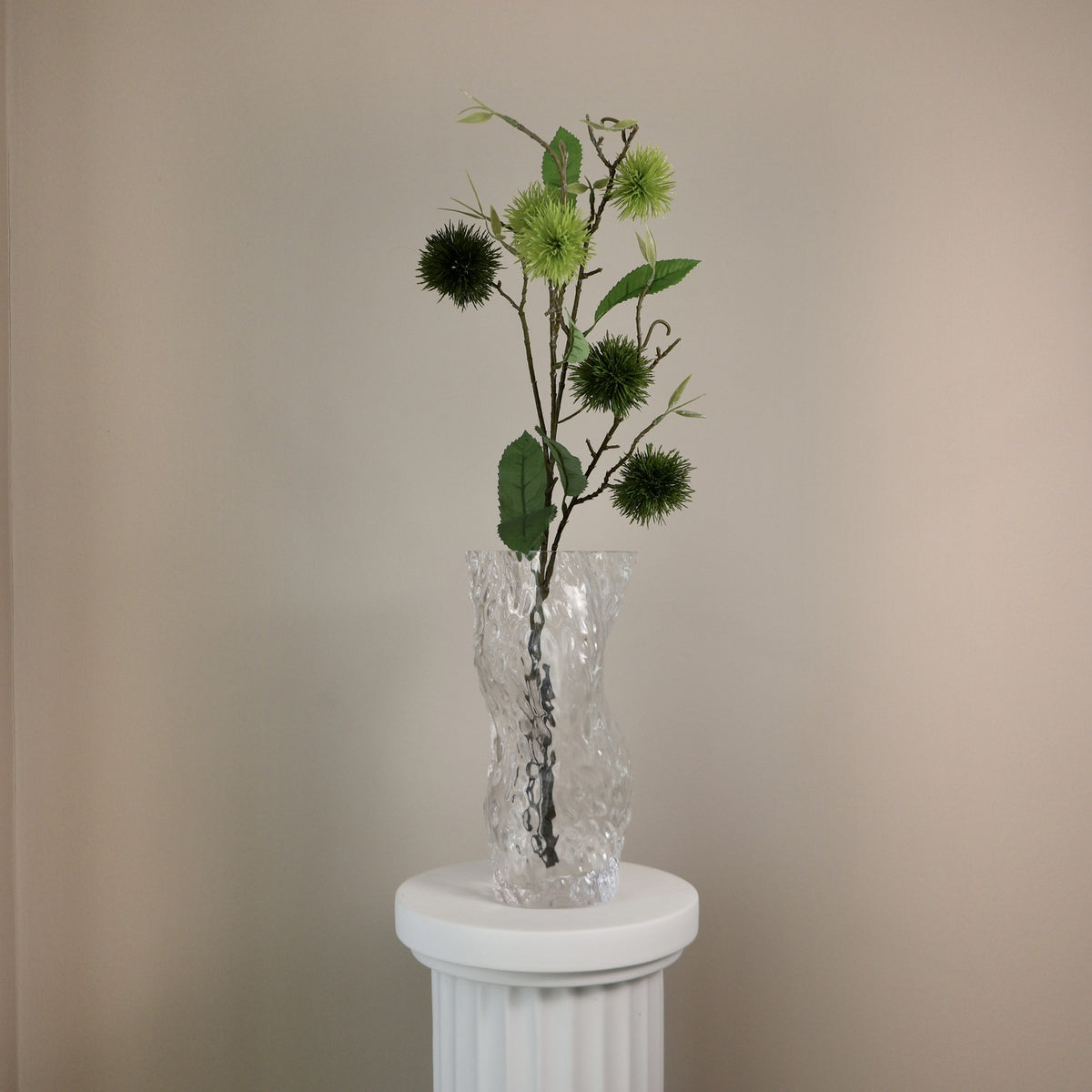 Konstgjort scabiosafrö i grön nyans, närbild